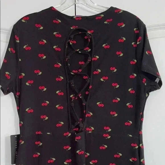 Faded Rose Short Sleeve Lace-up back Bodycon dress​​ - Picture 7 of 11